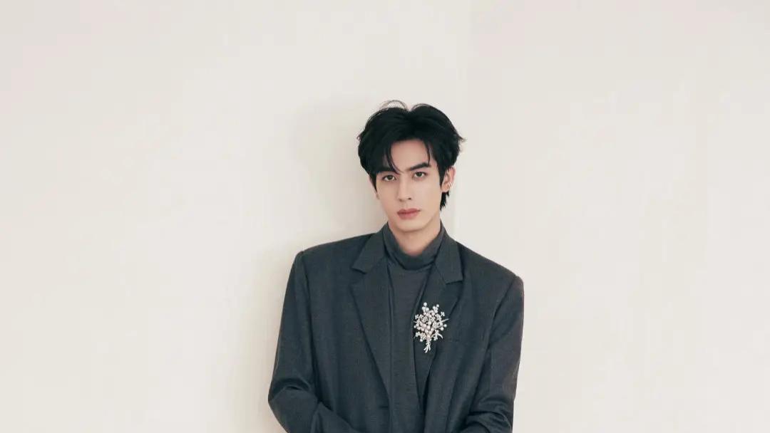 宋威龙亮相新加坡Mikimoto活动，珍珠造型引热议