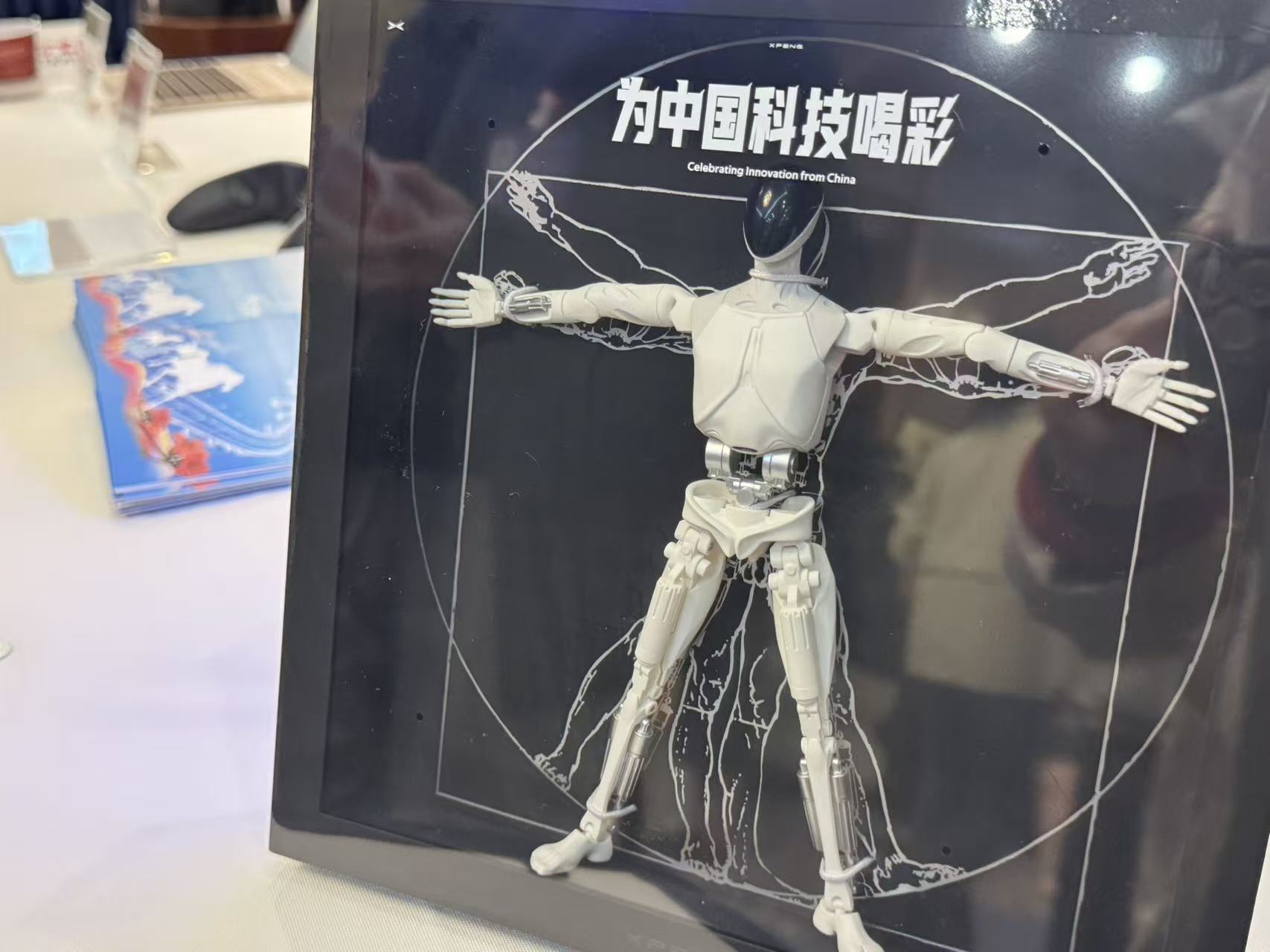 人手一个机器人手办，广东团开放日洞见广货“科技红利”