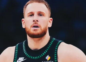 森林狼更新官方社媒，公布了迪温琴佐对阵丹佛掘金的第三场比赛第一节中遭遇右小腿伤势