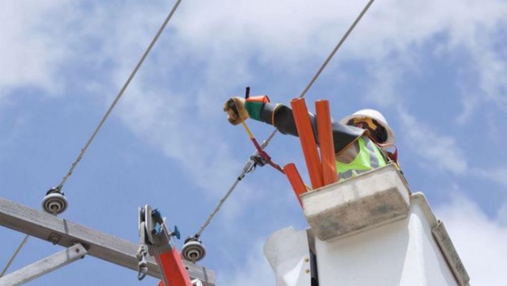 无人机远程操控突破距离限制，电力巡检迈入实时精准时代