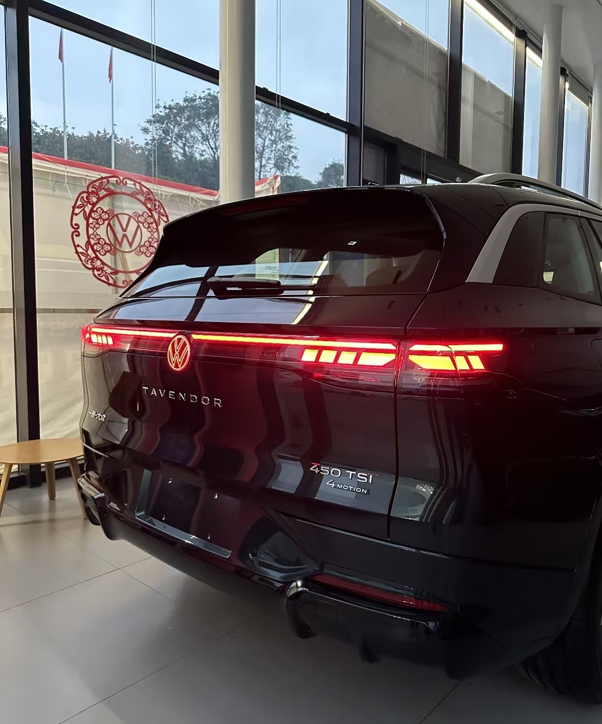 当德系硬核遇上中国专属调校，全新揽巡用实力重新定义了大五座旗舰SUV的标杆。从外