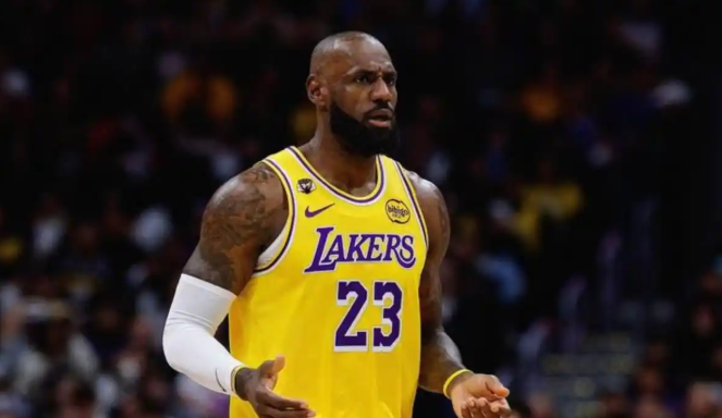 连胜期间同样打无球，拉拉跟詹姆斯的差距是什么？
最近6场，詹姆斯的运球均次数基本