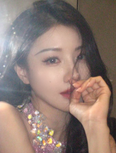  内娱真性情代表！活动小酌喝到上头，晕乎乎开始“发疯”，笑点低到离谱。高折叠度底