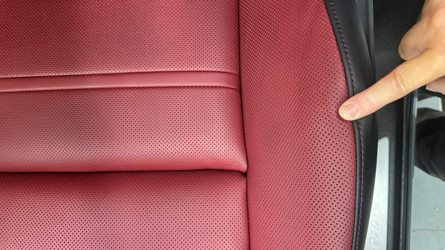 水与油的抉择：你的皮革护理剂，是“补水”还是“伤皮”？