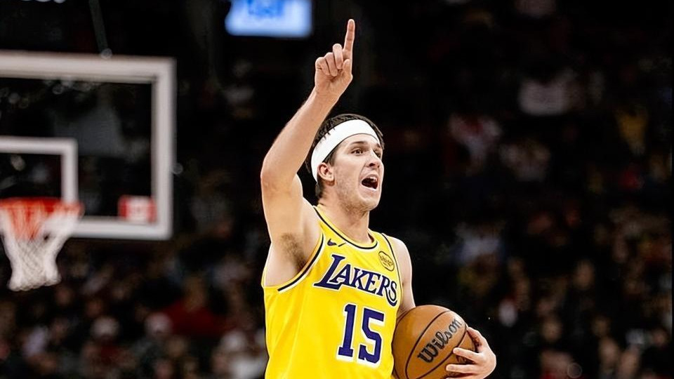 从落选秀到2.4亿！湖人计划顶薪留里夫斯，是物超所值还是豪赌？