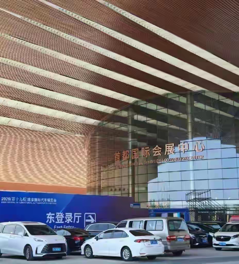 这届北京车展真是把车企的新竞争逻辑摆到台面上了，以前大家都死磕全栈自研，非要把所