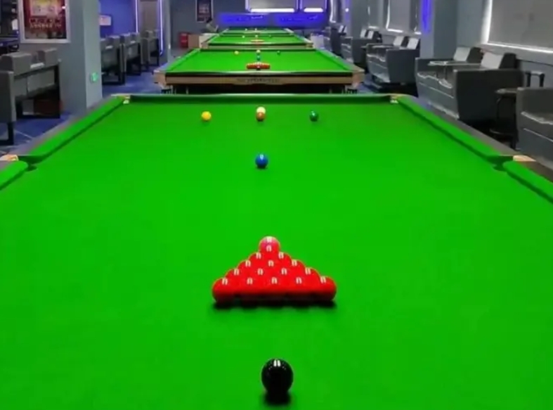 斯诺克比赛中，选手开球为啥不大力冲球，让红球撞进袋中？
无论何种开球方式，红球进