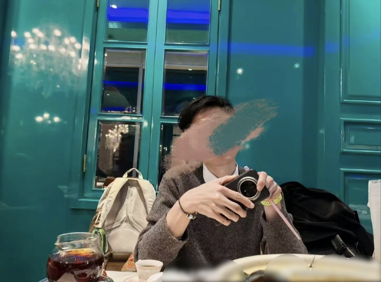 连续43小时没合眼，上海30岁骨干教师溺亡前细节曝光，室友披露完整时间线
上海一