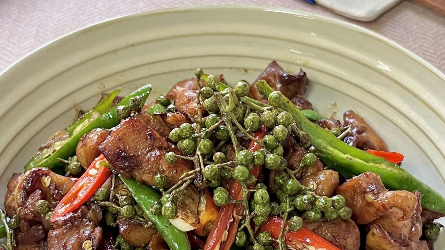 妈妈都夸好吃！简单易学的家常版青花椒炒鸡，香麻过瘾