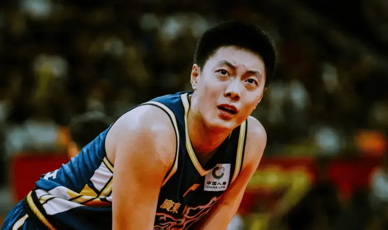 CBA常规赛，广东111-89战胜新疆。

但胡明轩在22分钟的时间内，投篮1中