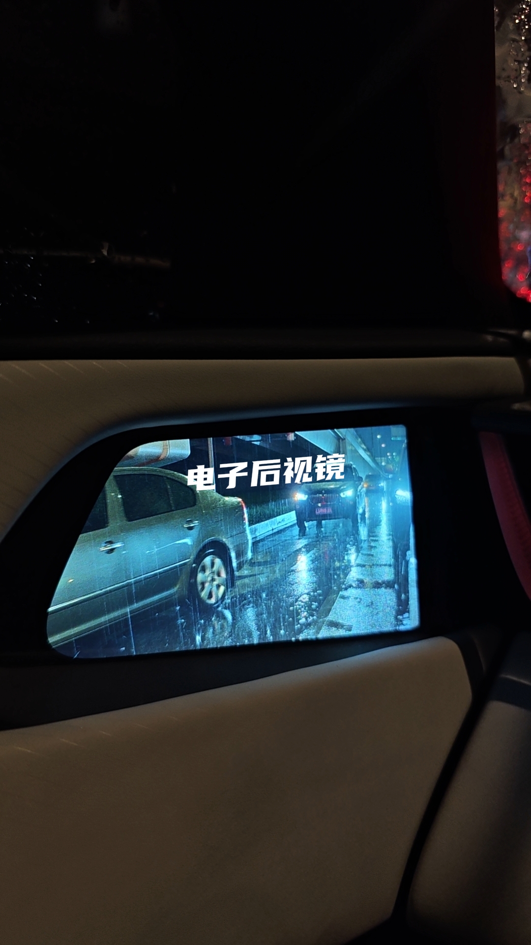 作为马自达老粉，我一直好奇：那个坚持“不妥协操控”的品牌，在电动化浪潮中会交出怎