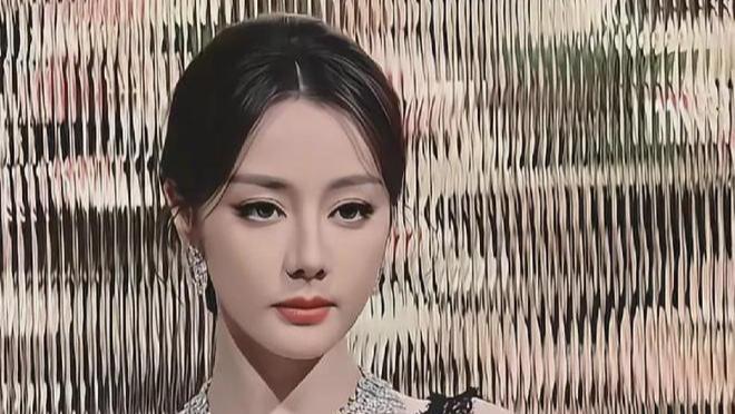 迪丽热巴露面了