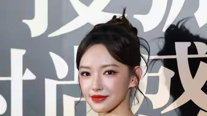 程潇的身材，前凸后翘内娱无敌，力量与柔美的审美革新。