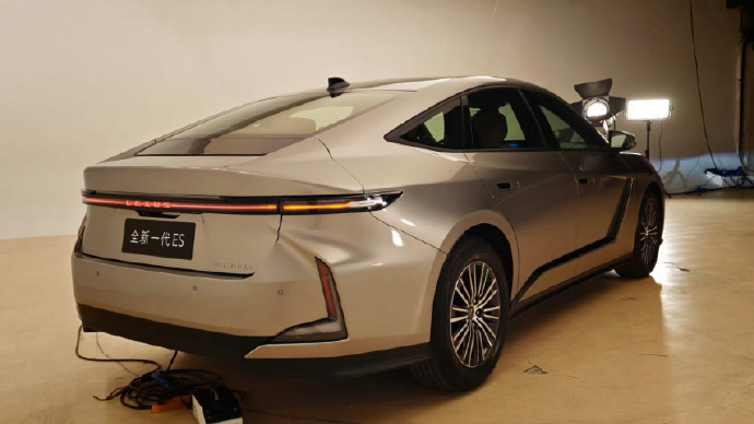 全新雷克萨斯ES官宣预售，3月20号正式开启，直接向德系豪华叫板！
这次是真的大