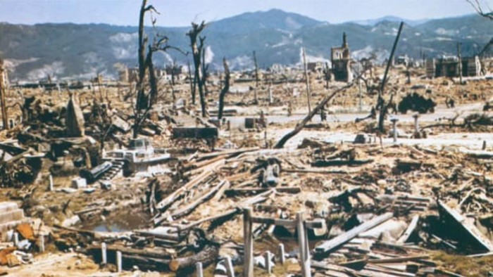  1945 年 8 月 6 日 ，美军在日本广岛投下了世界上的第一颗原子弹。
