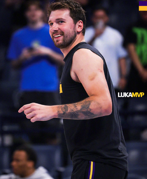 这下好了，在对雷霆的比赛球输了，人没了，荣誉没了，一阵也没了

这下湖人成软柿子