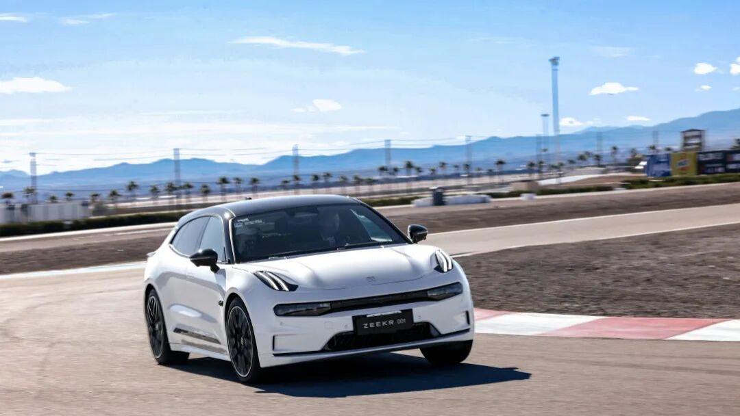 极氪提供电车召回表率：动态检测、主动召回、免费换电池