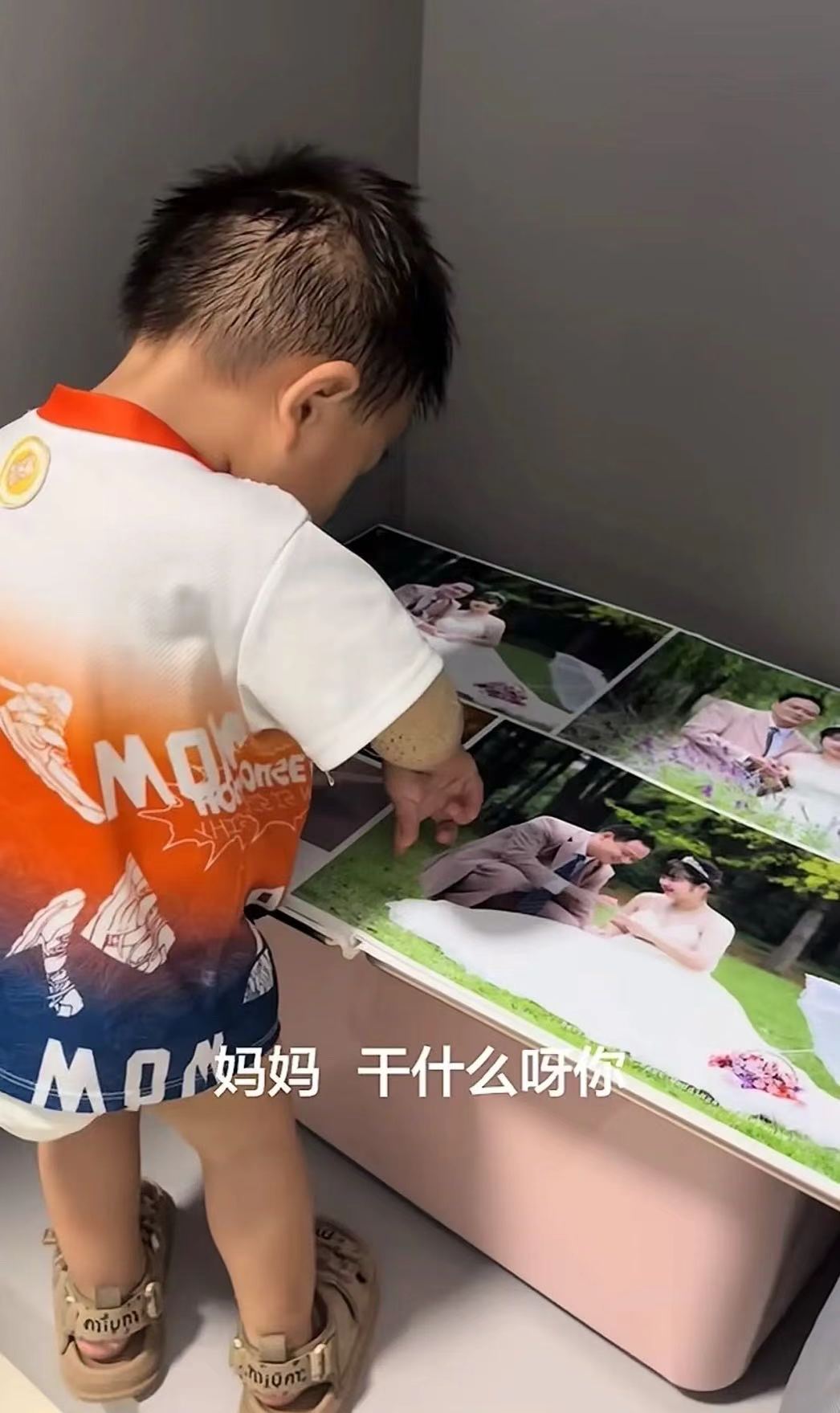 湖南一个小男娃，刚出生仅仅两天，妈妈就因突发肺栓塞不幸离世。悲痛的爸爸怕触景伤情
