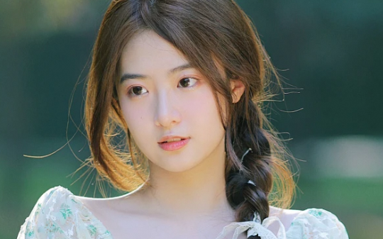 总裁老公领证七年分房睡，我以为他太忙精力不够，直到翻行车记录仪我瘫软在地