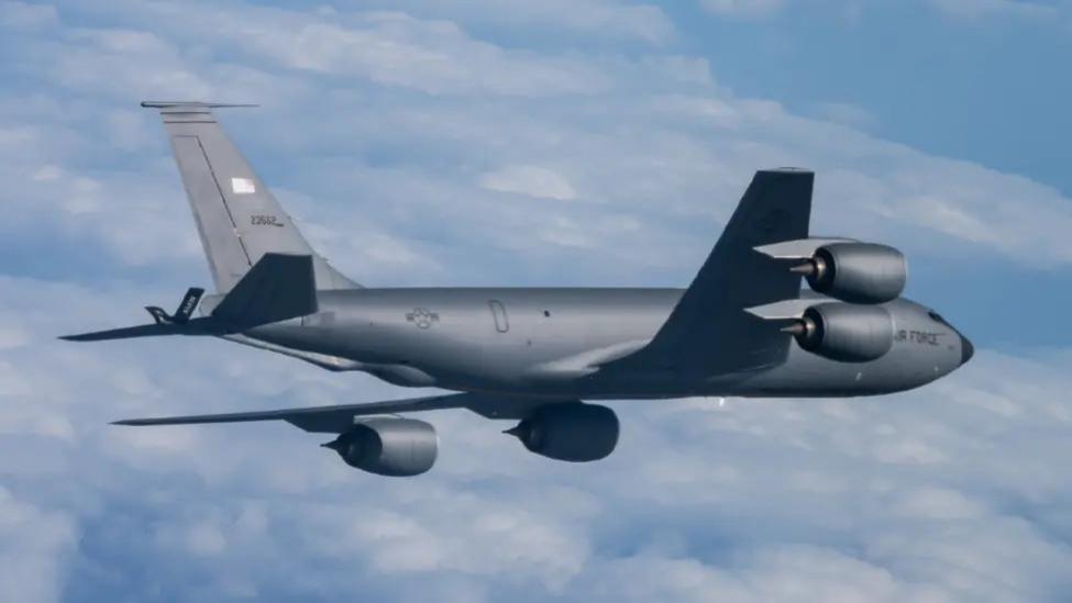 6条美军士兵丧生！KC-135好端端飞着就碎了，这才是最恐怖的