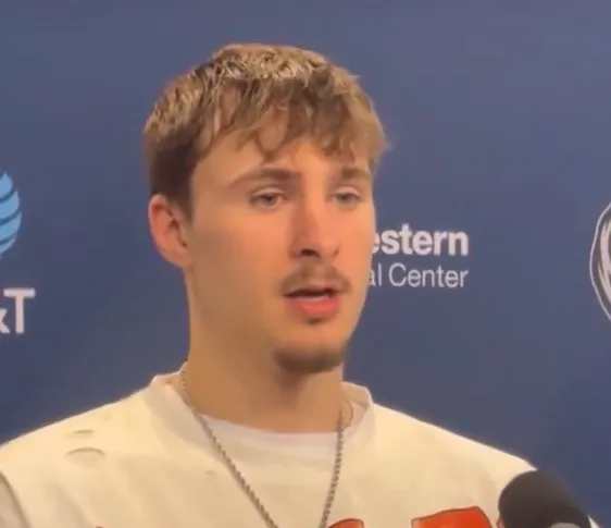 NBA常规赛独行侠主场对阵魔术的比赛已经结束。全场战罢，独行侠以127-138不