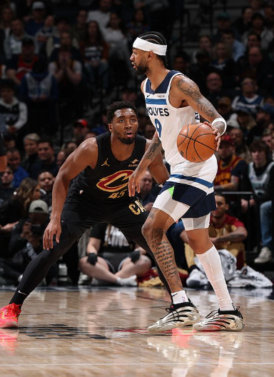 裁判按正常尺度吹的时候骑士就是很大的优势，按比较松比较鼓励身体对抗的尺度吹的时候