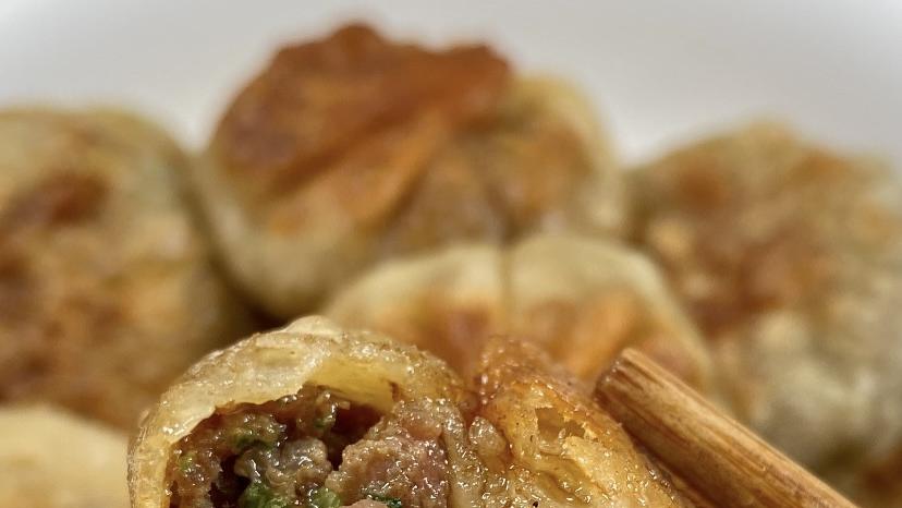 牛肉小馅饼：外皮焦香酥脆，内馅鲜嫩爆汁，一口一个根本停不下来！