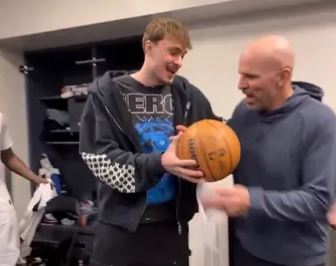 独行侠123-114战胜篮网。
此役过后，独行侠主教练杰森-基德获得其独行侠执教