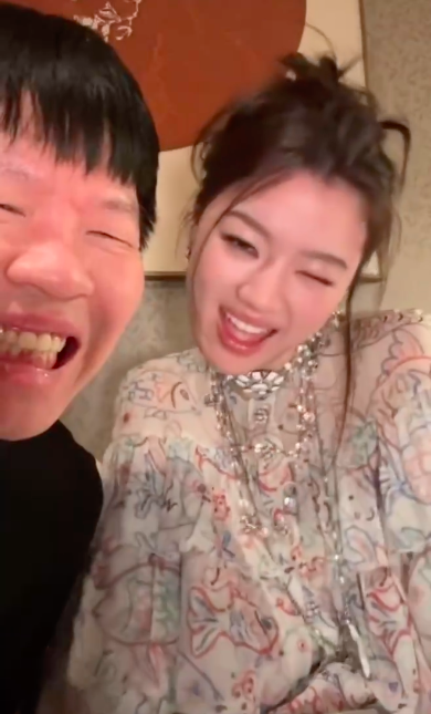 这俩人的直播真的是看的人极度不适。

单依纯和常石磊关系非常不错，不仅经常合作，