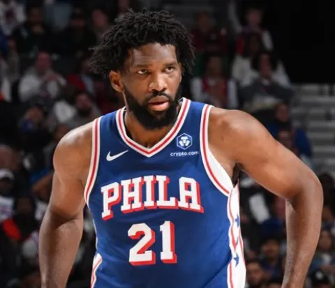 NBA常规赛76人以118-114战胜黄蜂。

本场比赛，76人球员乔尔-恩比德