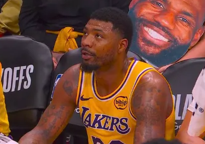 NBA季后赛首轮G6，火箭（2）主场迎战湖人（3）的比赛正在进行中。
目前，斯马