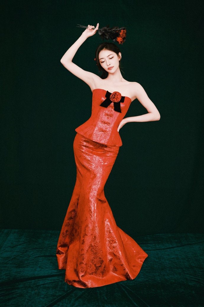 kiki许佳琪的中式红色妆造，感觉也是超可以的！