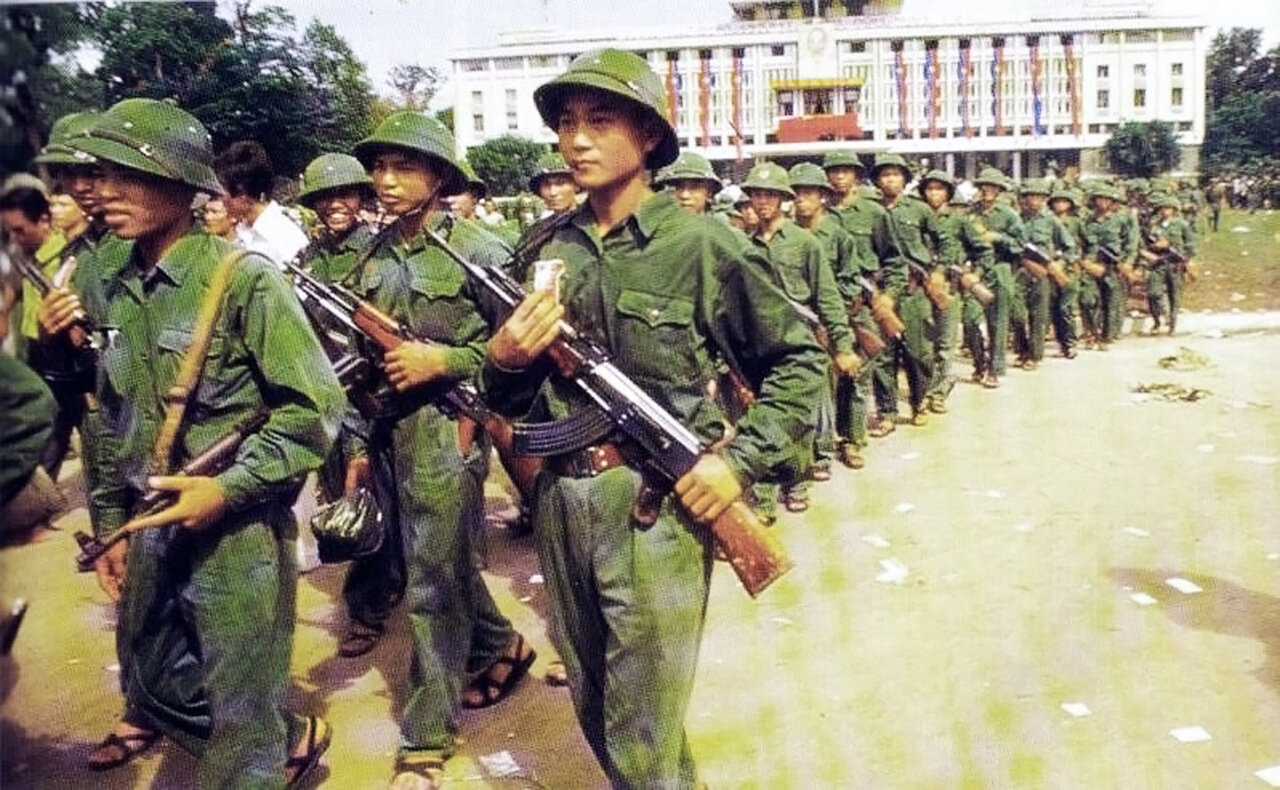 1975年4月30日，西贡，北越军队攻占南越总统府。