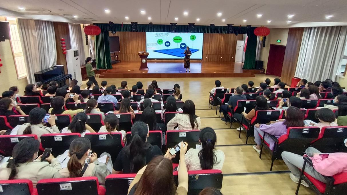 做智慧父母，构建和谐亲子关系：青少年心理专家潘新凌在郑州开展系列家庭教育指导讲座