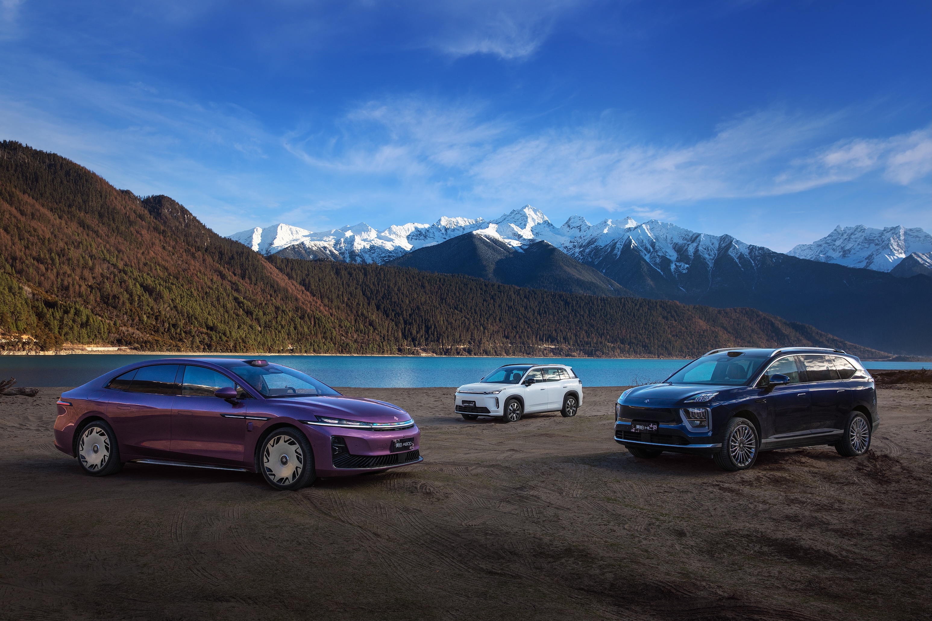 在车市承压的第一季度，昊铂埃安交出了一份硬核成绩单：3月终端销量3.8万辆，同比