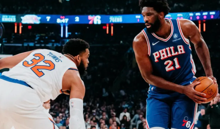 NBA季后赛G2，76人对阵尼克斯。
76 人乔尔-恩比德右脚踝扭伤+右臀酸痛加