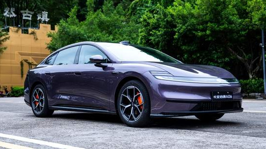 顶配PK次顶配，小鹏MONA M03对上长安启源A06，谁更好？