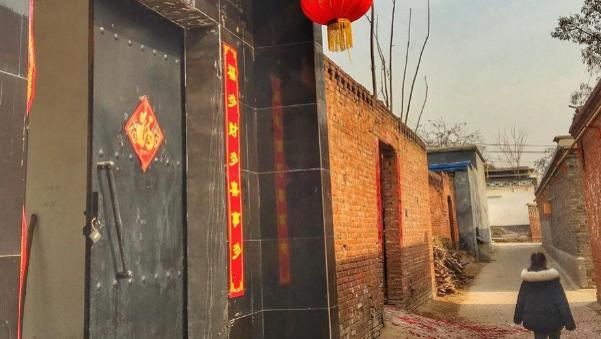 回老家过年才看清：亲戚不热情、邻居不搭理，不是疏远，是你没价值