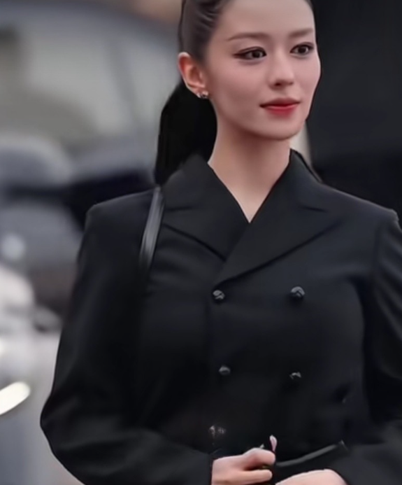 这不是朗朗的媳妇吗
她老公可真的太幸福了！
美不胜收！