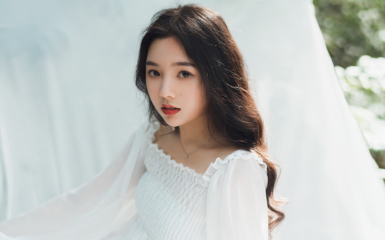 全公司都以为我是董事长女儿，可我真不是啊