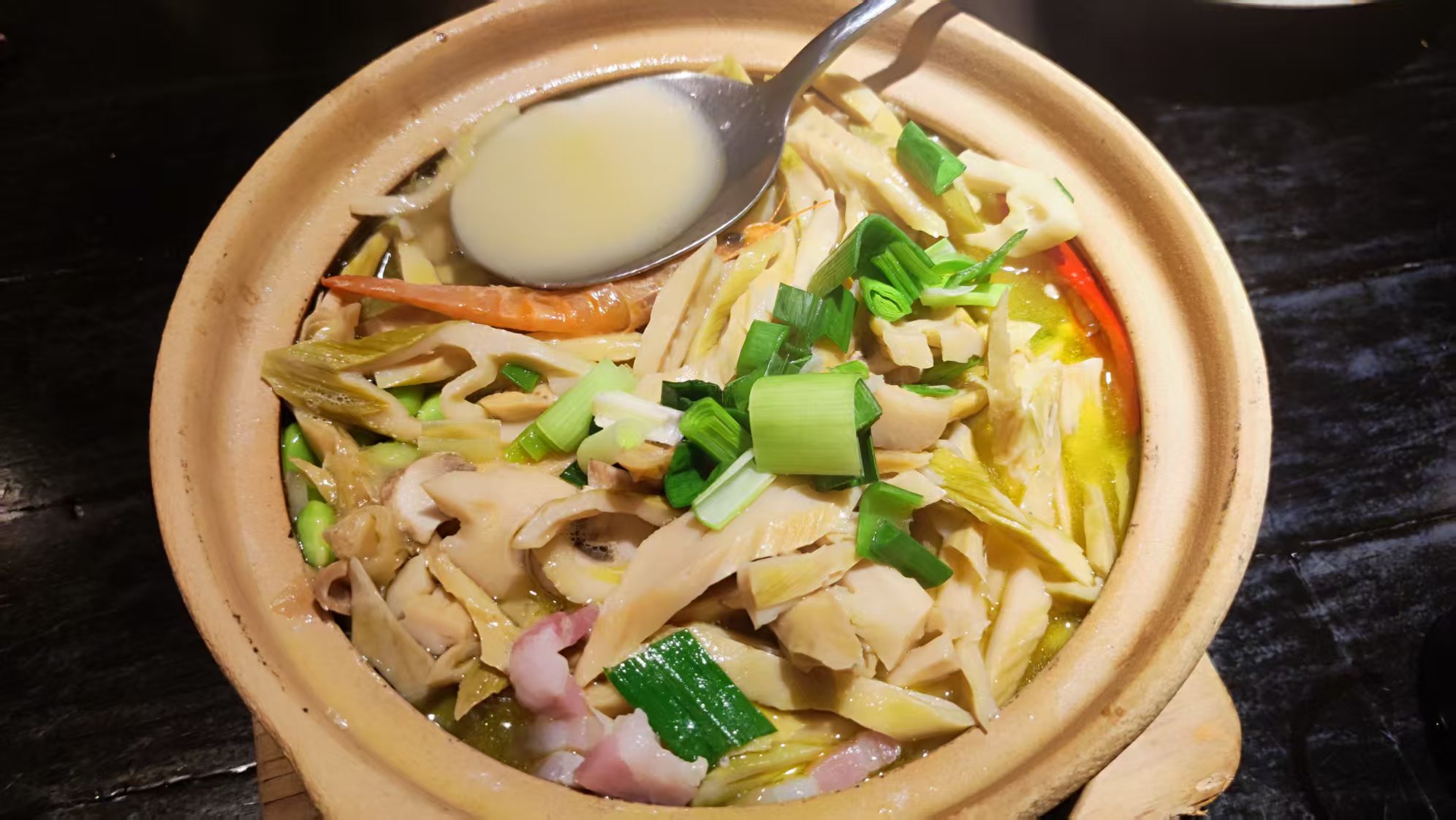 新的生活感悟：外出吃饭，点菜宁愿点少不够再加，也不要点多了浪费。