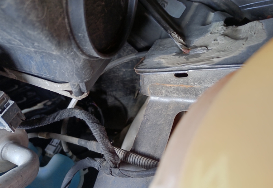 21年的车，23年开始车上锈迹很多，电瓶也更换了，25年昨天空调也不制冷，说压缩