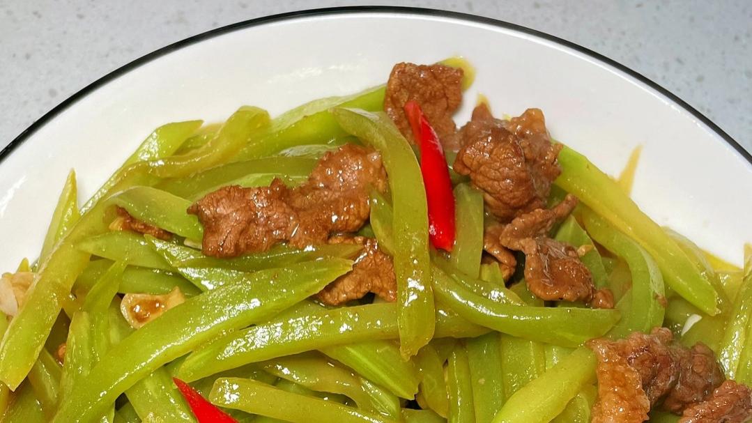 鲜辣脆嫩的下饭神菜：手把手教你做一道灵魂莴笋炒肉
