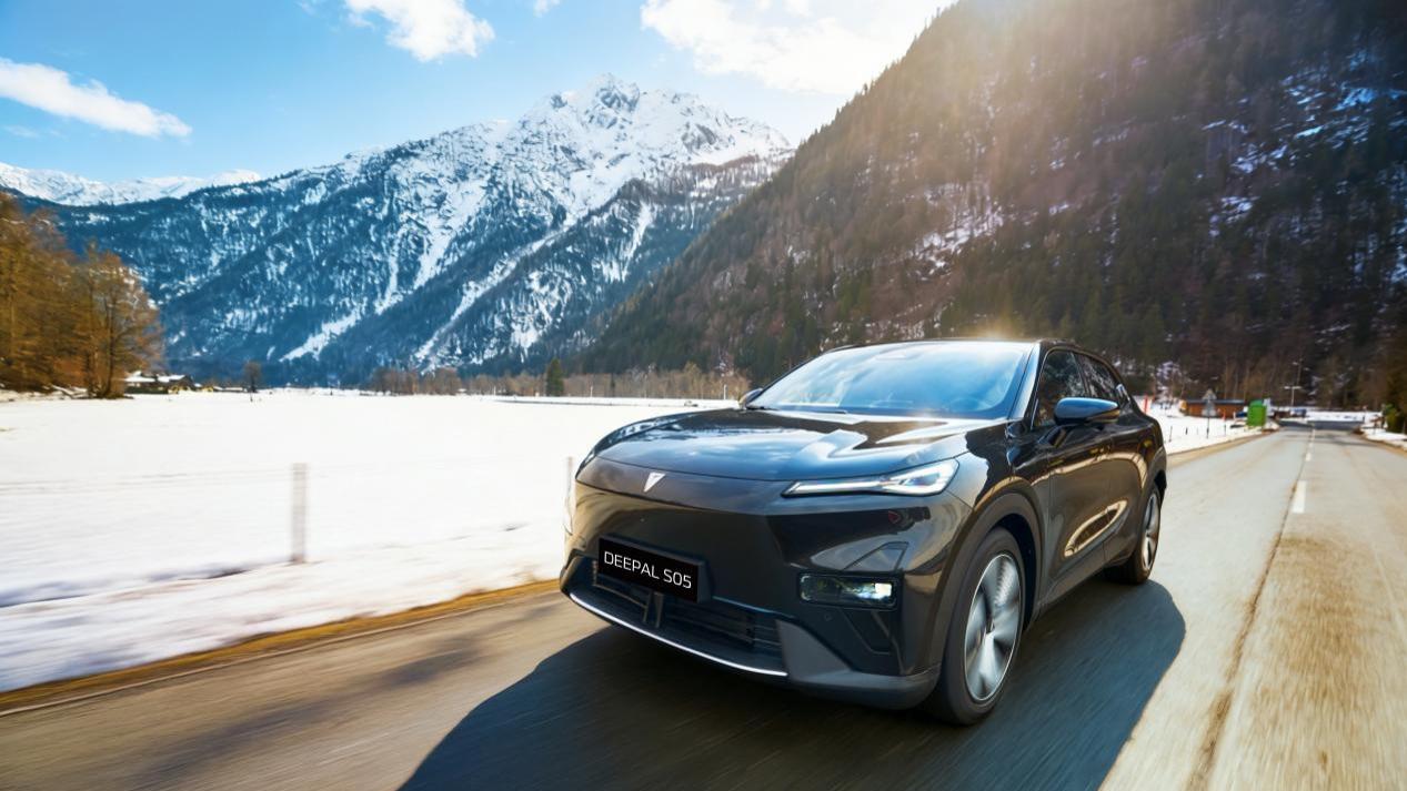 深耕欧洲市场，加速海外布局，全球大单品深蓝S05落地英国