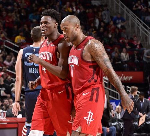 火箭队今天战胜了洛杉矶快船队，在主场我们还看到了一个非常熟悉的身影，那就是当年哈