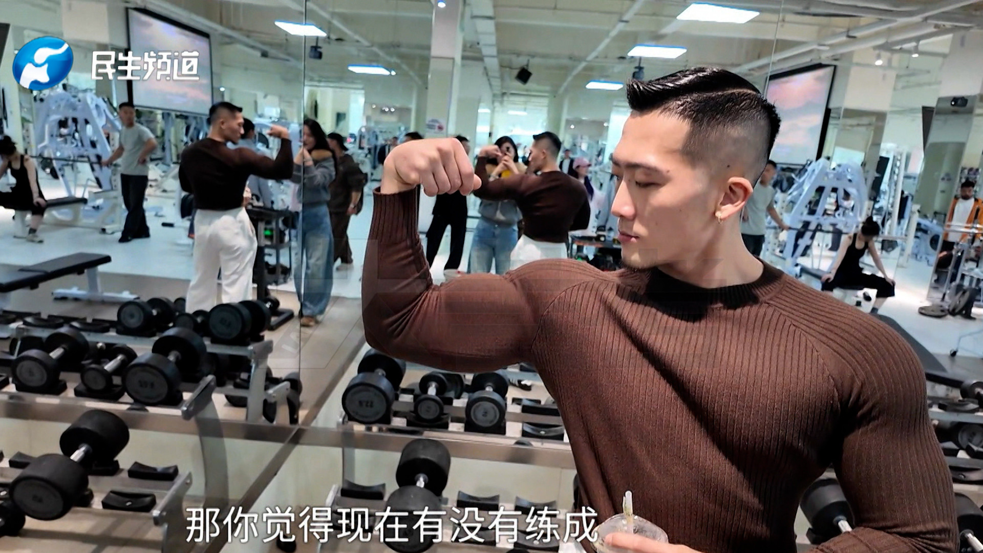 你喜欢哪种身材？医生：想练“薄肌”身材，男生体脂率在15%左右，女生体脂率20%左右，提醒：不能追求