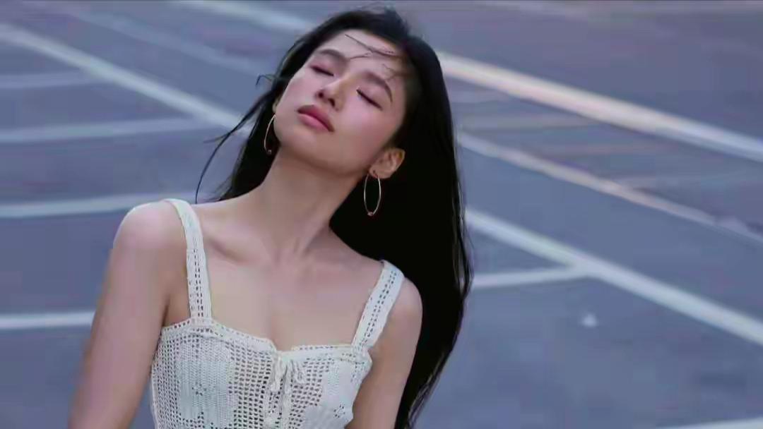 张婧仪: 浓妆淡抹间自有风骨，动静流转中藏着故事。