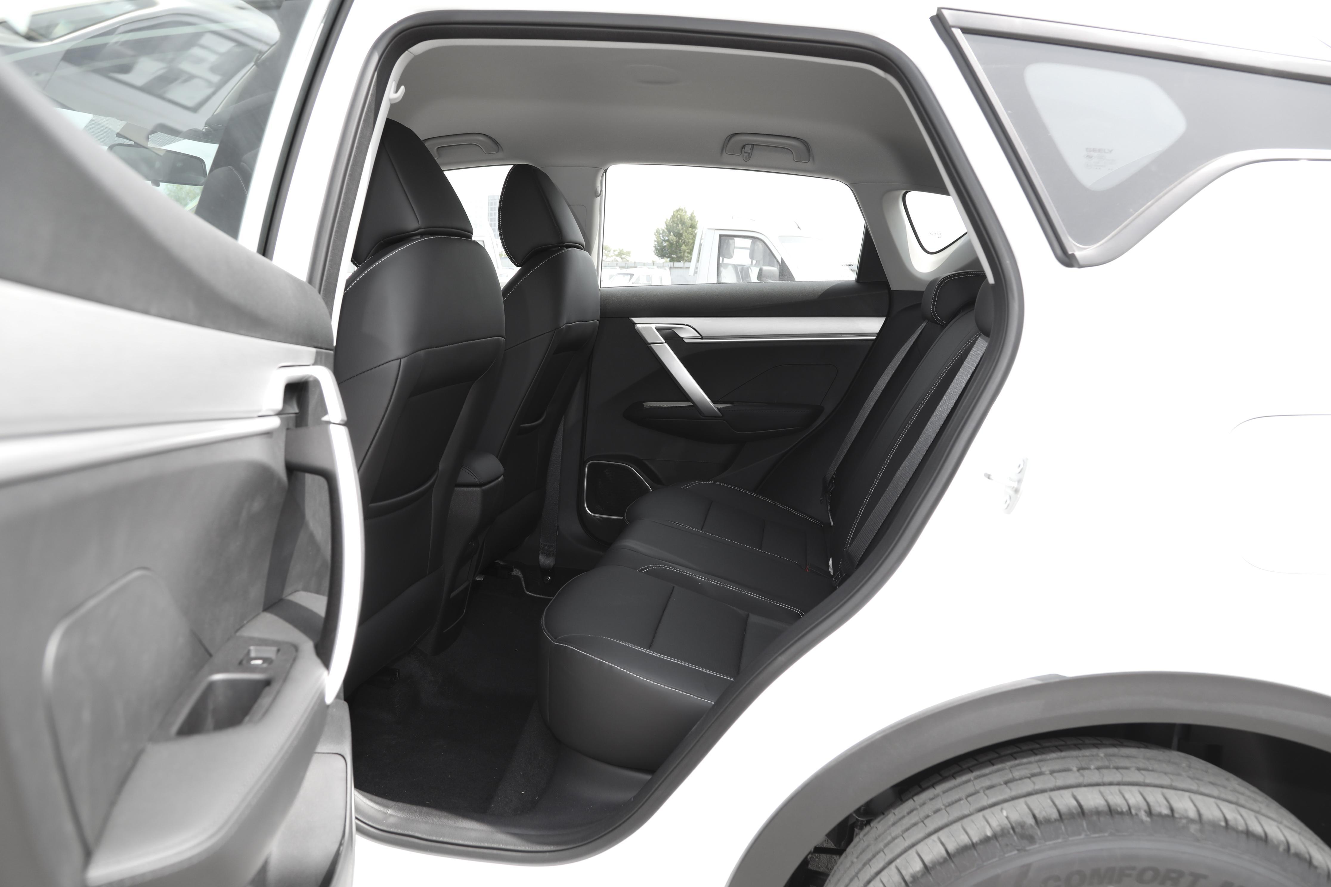 缤越尺寸小，但动力不小。1.5T有181匹，踩下去反应很快，市区里窜来窜去很灵活