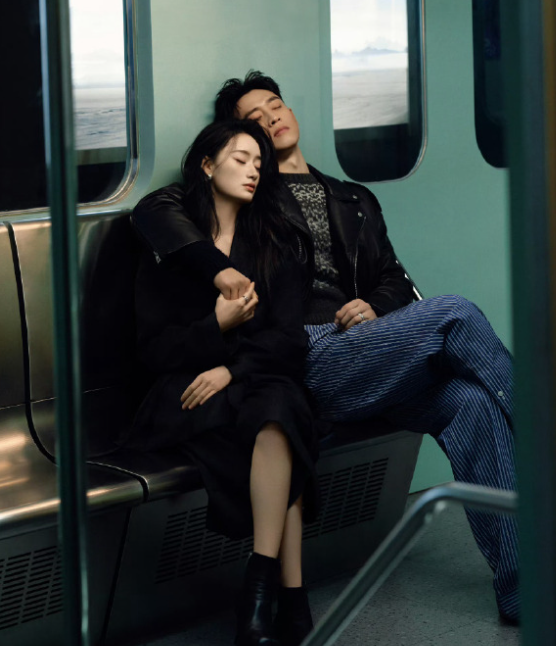 看姐姐姐夫郭晓婷王天辰拍杂志
我就替陈妍希周柯宇可惜
最近只要上网的都认识姐姐姐