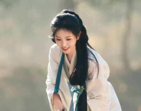 田曦薇在各种剧里干农活
内娱独一份的赛道
天选种田文女主，姓田属牛力气大